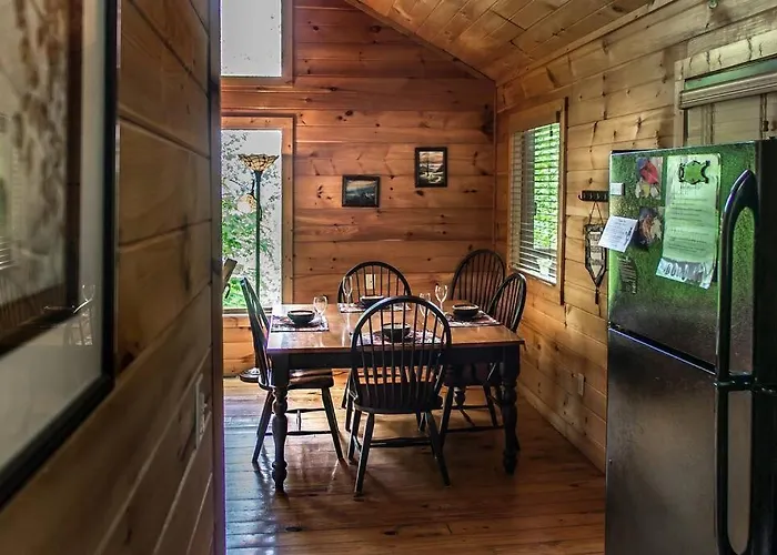 Holly Tree Hideaway - Semi Secluded Mtn Setting