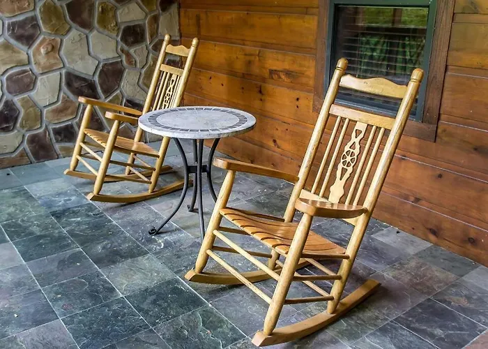 Holly Tree Hideaway - Semi Secluded Mtn Setting