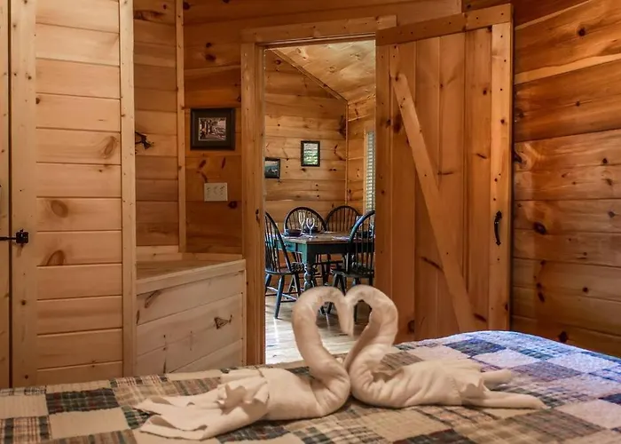 Holly Tree Hideaway - Semi Secluded Mtn Setting