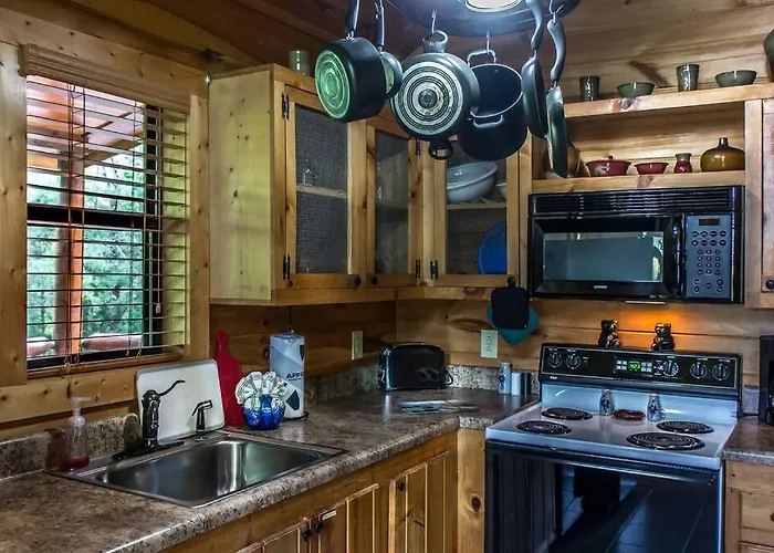 Holly Tree Hideaway - Semi Secluded Mtn Setting