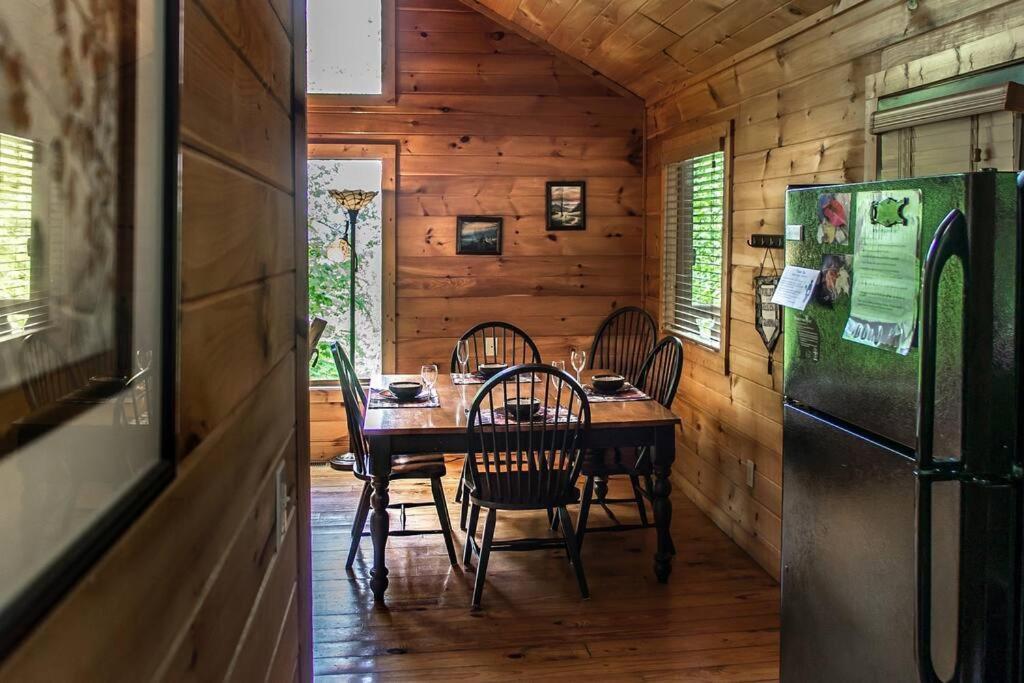 Holly Tree Hideaway - Semi Secluded Mtn Setting Hébergement de vacances *