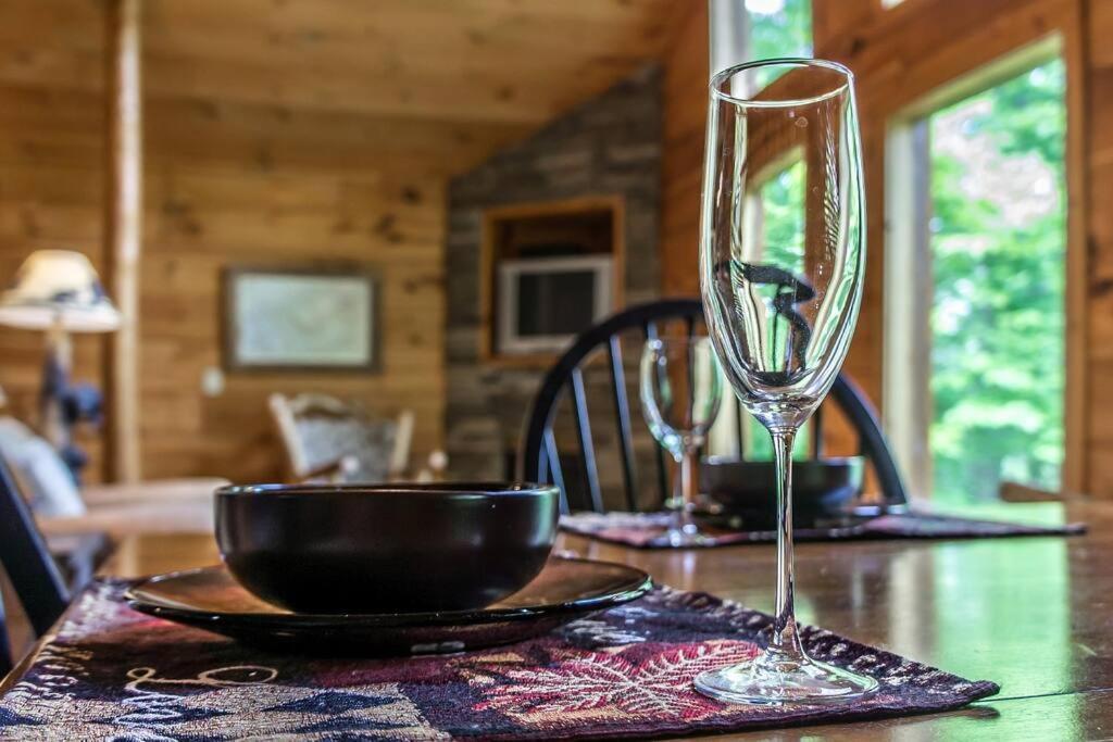 Hébergement de vacances Holly Tree Hideaway - Semi Secluded Mtn Setting *