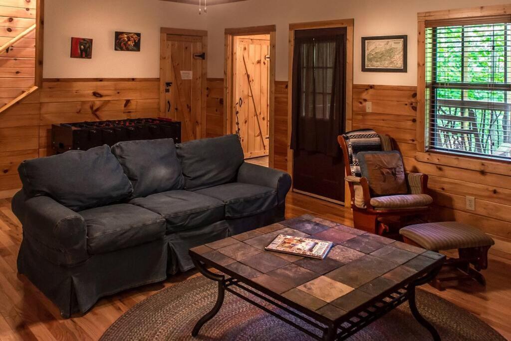Holly Tree Hideaway - Semi Secluded Mtn Setting Hébergement de vacances *