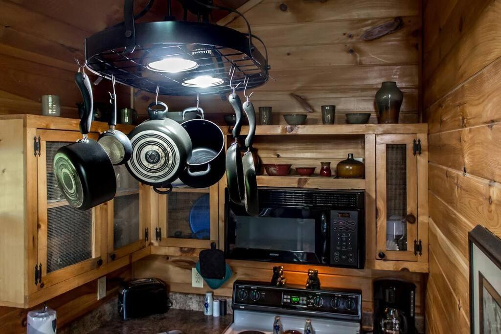 Holly Tree Hideaway - Semi Secluded Mtn Setting Hébergement de vacances *