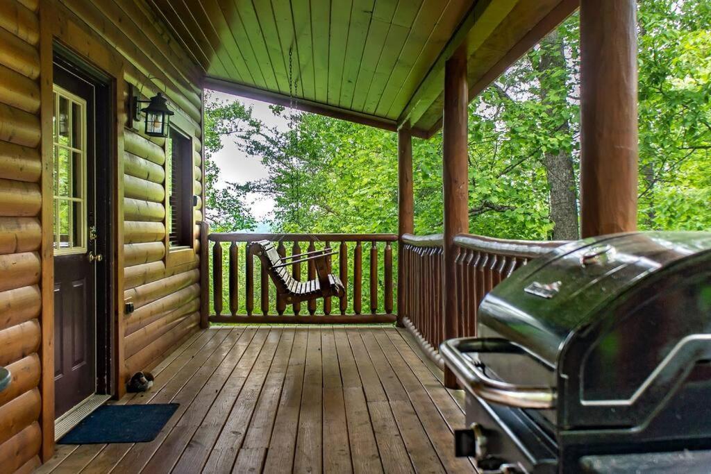 Holly Tree Hideaway - Semi Secluded Mtn Setting *