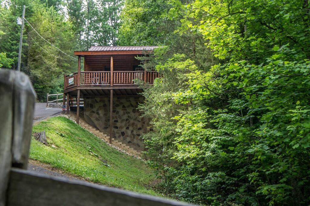 Hébergement de vacances Holly Tree Hideaway - Semi Secluded Mtn Setting